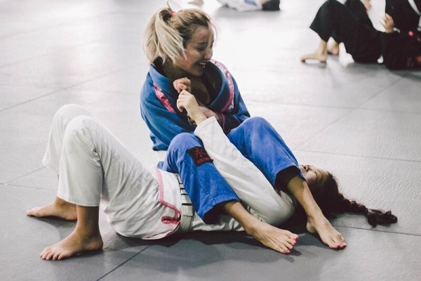 How can women protect themselves with jiu jitsu?