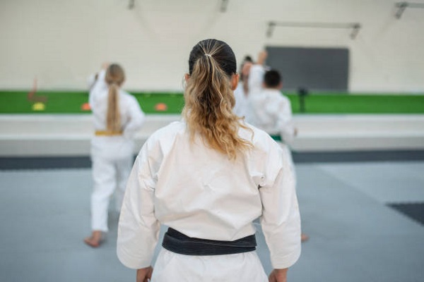 How Should a Woman Practicing Jiu Jitsu and Wanting to Start Competing Eat?