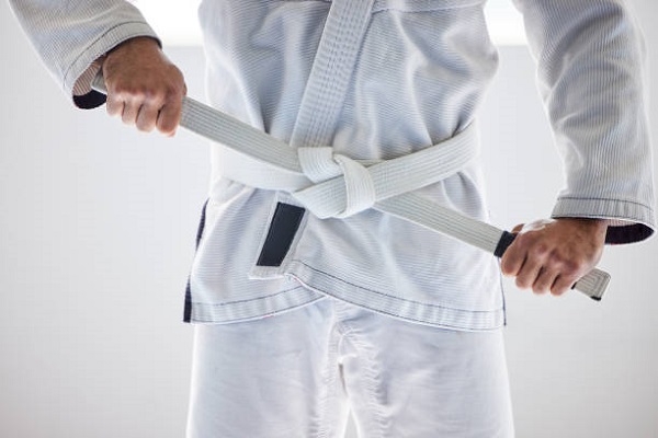 White belt in jiu-jitsu: how to face the fear of the mat and accelerate your progress?