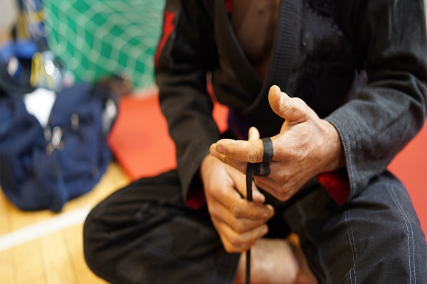 Finger taping in jiu-jitsu: techniques and tips!