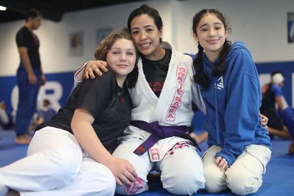 Leverage in women's jiu-jitsu: overcoming size disadvantages