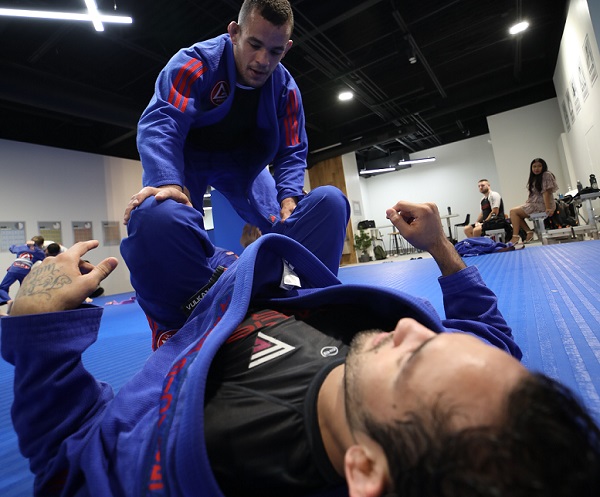 Self defense fighting classes near me River Oaks Houston Texas EUA